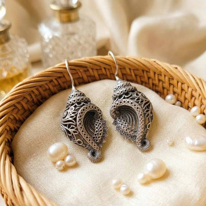 Antique Conch Shell Design Drop Earrings for Women