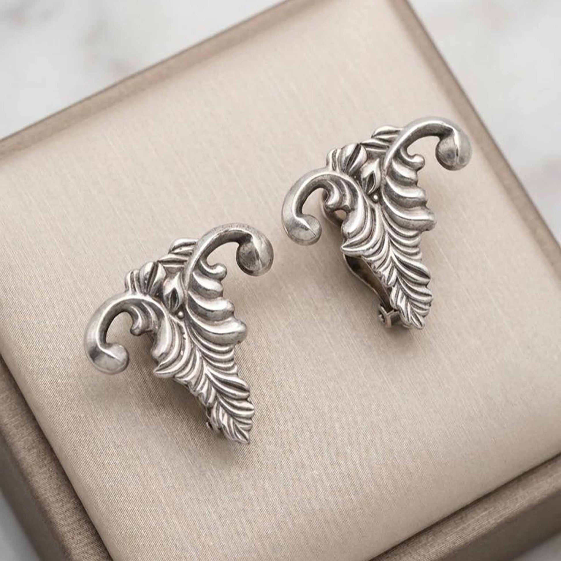 Abstract vine leaf stud earrings in antique silver finish